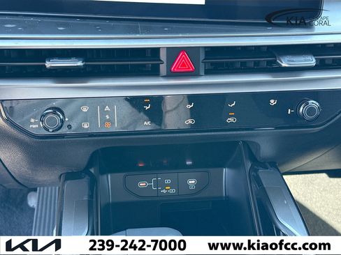 New 2026 Kia Sorento LX FWD image 32