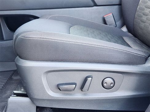 Used 2025 Nissan Pathfinder SV image 17