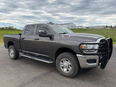 Used 2024 RAM 2500 Tradesman w/ Chrome Appearance Group AWD/4WD image 3