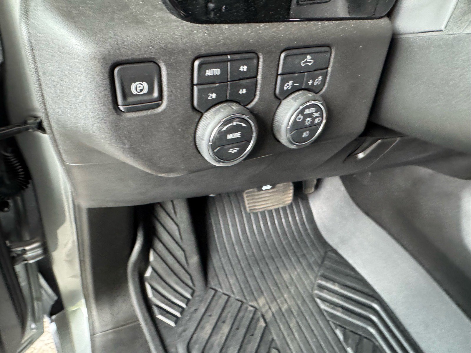 Used 2026 Chevrolet Silverado 1500 RST AWD/4WD image 19