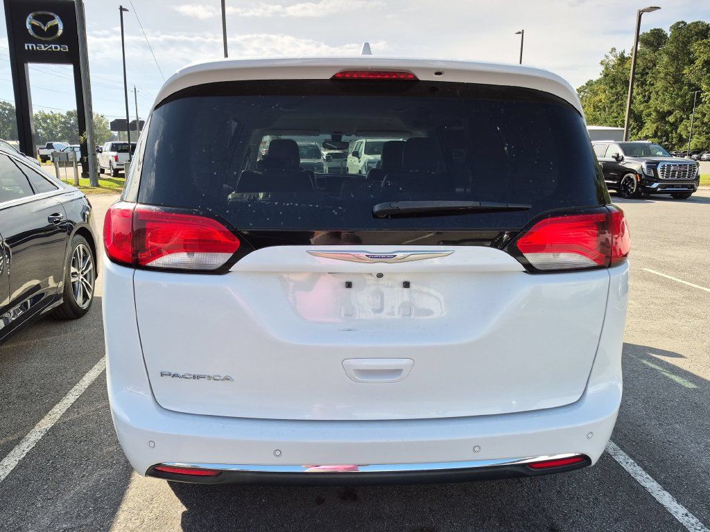 Used 2018 Chrysler Pacifica Touring-L Plus w/ Tire & Wheel Group FWD image 8