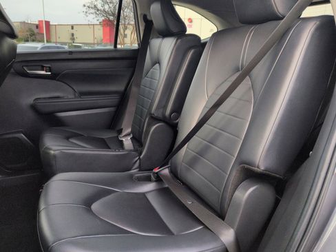 Used 2024 Toyota Highlander LE image 24