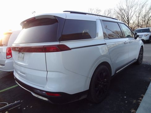 Used 2023 Kia Carnival SX image 4
