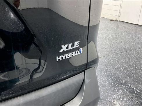 Used 2021 Toyota RAV4 XLE w/ Convenience Package image 23