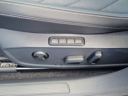 Certified 2025 Volkswagen Jetta SEL FWD image 18
