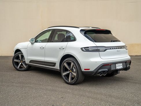 Certified 2025 Porsche Macan image 3