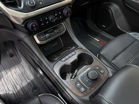 Used 2023 GMC Acadia Denali w/ Denali Technology Package image 22