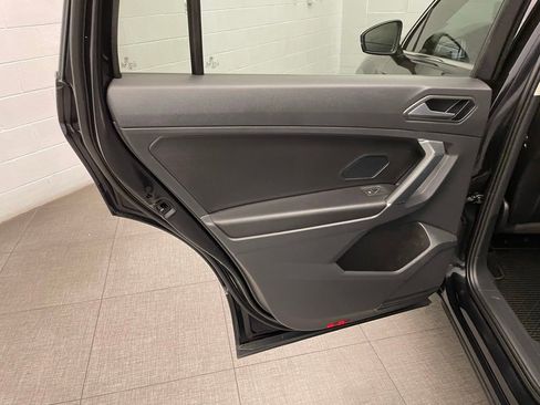 Used 2020 Volkswagen Tiguan SEL AWD/4WD image 25