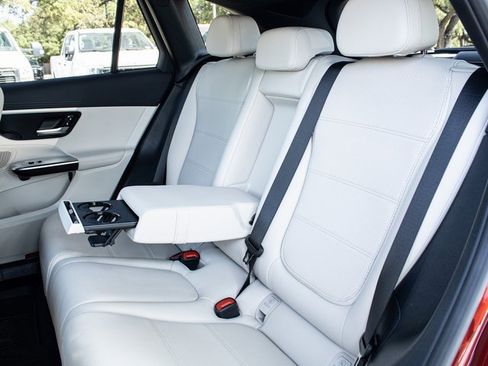 Used 2023 Mercedes-Benz GLC 300 4MATIC image 18