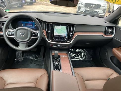 Certified 2025 Volvo V60 B5 Cross Country Plus AWD/4WD image 24