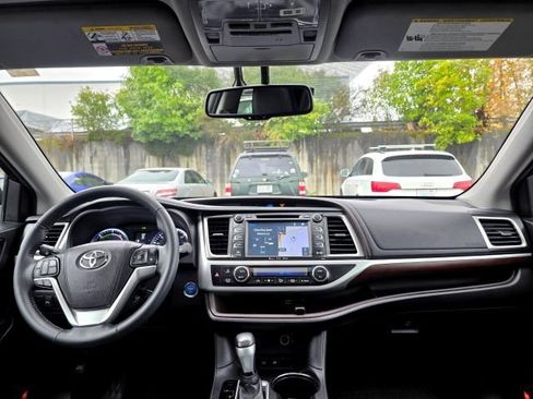 Used 2016 Toyota Highlander Limited Platinum image 10