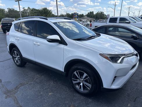 Used 2017 Toyota RAV4 XLE FWD image 5