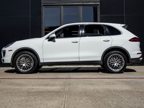 Used 2017 Porsche Cayenne S image 2