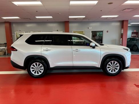 Certified 2024 Toyota Grand Highlander AWD image 3