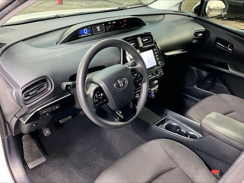 Used 2021 Toyota Prius L Eco image 17