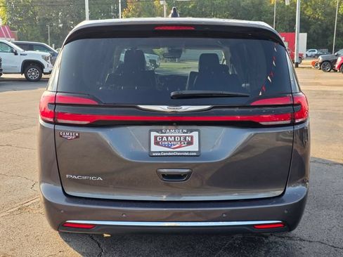 Used 2023 Chrysler Pacifica Touring-L FWD image 10