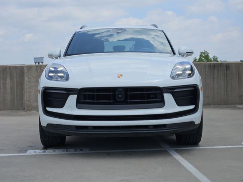 Used 2022 Porsche Macan AWD/4WD image 11
