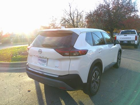 Used 2023 Nissan Rogue SV image 12