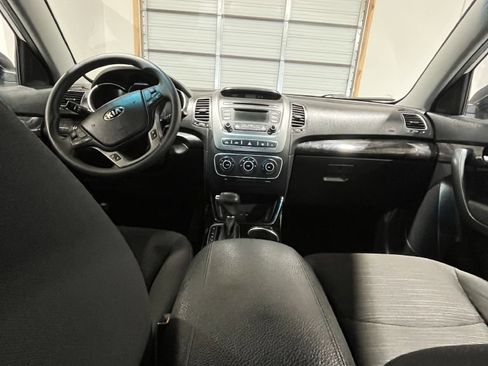 Used 2014 Kia Sorento LX image 7