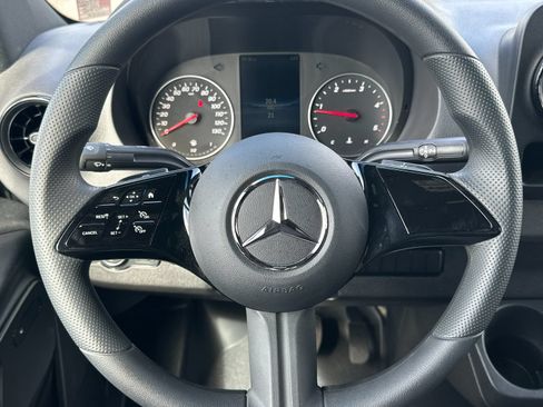 Used 2025 Mercedes-Benz Sprinter 2500 image 22