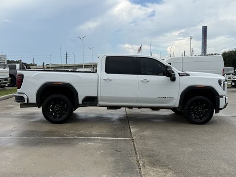Used 2025 GMC Sierra 2500 AT4 AWD/4WD image 3