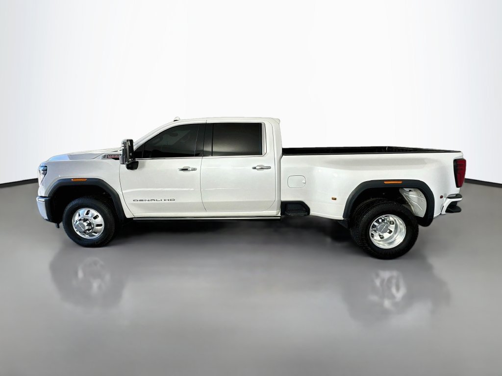 Used 2024 GMC Sierra 3500 Denali w/ Technology Package AWD/4WD image 2