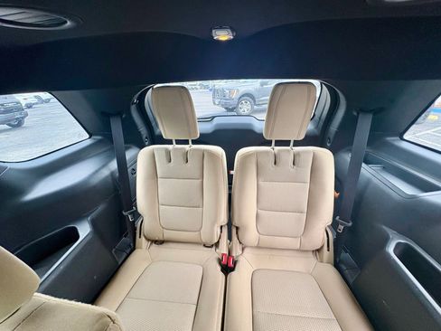 Used 2017 Ford Explorer XLT FWD image 12