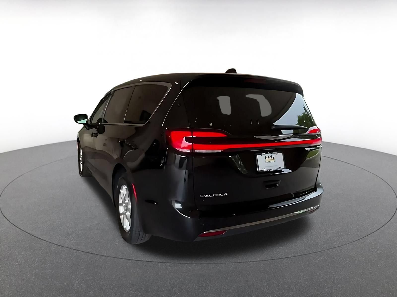 Used 2025 Chrysler Pacifica Select FWD image 9