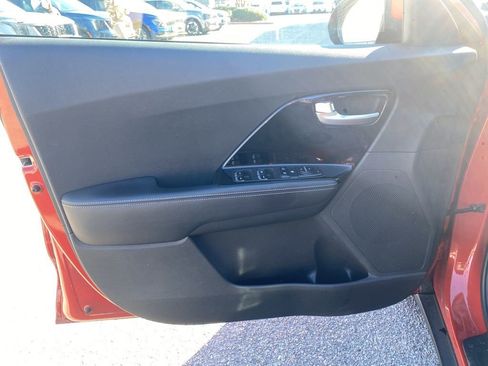 Used 2022 Kia Niro LXS image 10