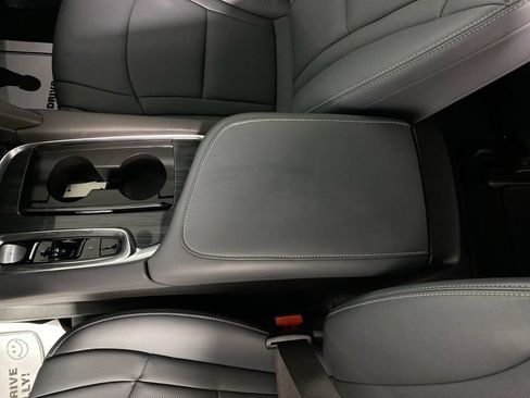 Certified 2024 Buick Enclave Essence AWD/4WD image 20