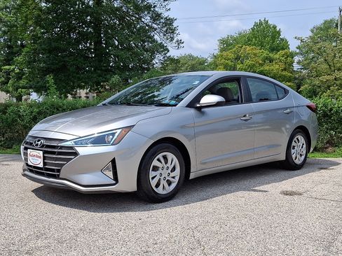 Used 2020 Hyundai Elantra SE FWD image 3