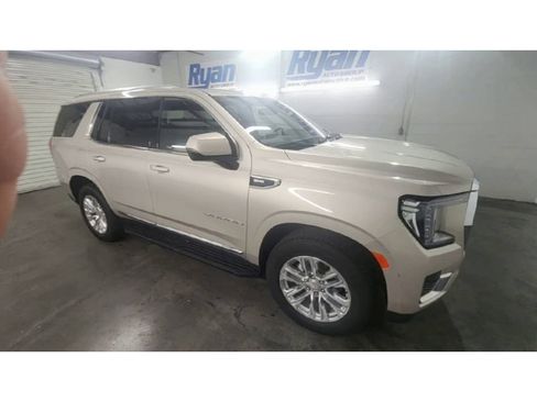 Used 2023 GMC Yukon SLT w/ SLT Luxury Package RWD image 2