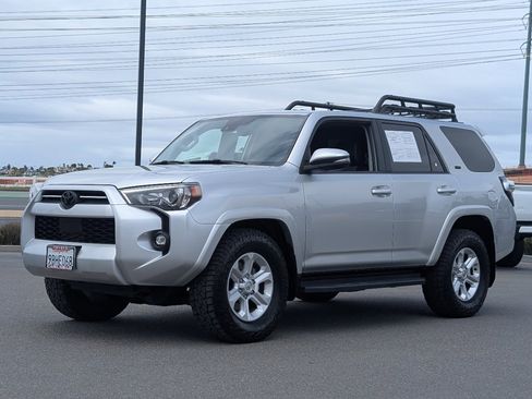 Used 2022 Toyota 4Runner SR5 Premium w/ Moonroof Package RWD image 12