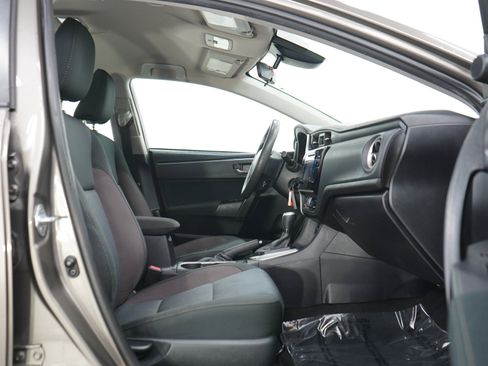 Used 2017 Toyota Corolla LE FWD image 11