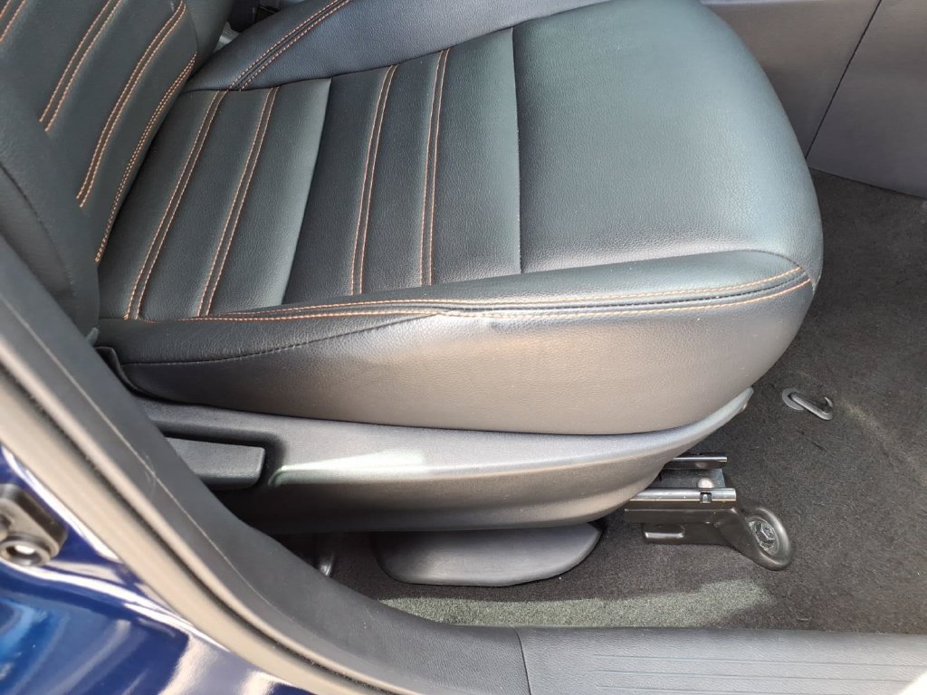 Used 2020 Nissan Kicks SR w/ SR Premium Package FWD image 13