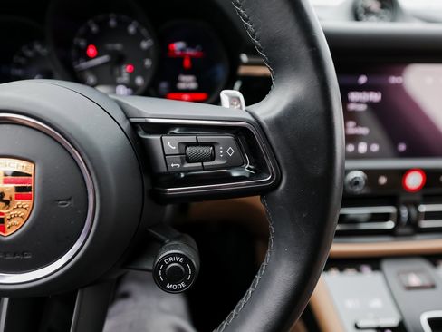 Certified 2023 Porsche Macan image 16