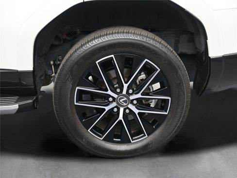 Used 2024 Lexus GX 550 image 11
