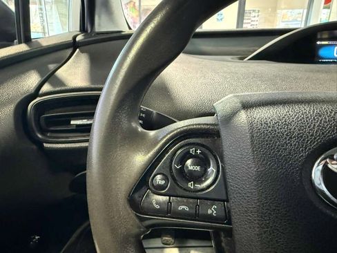 Used 2019 Toyota Prius L Eco FWD image 13