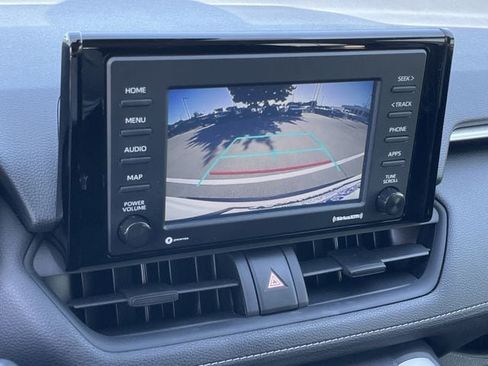 Used 2020 Toyota RAV4 XLE FWD image 18