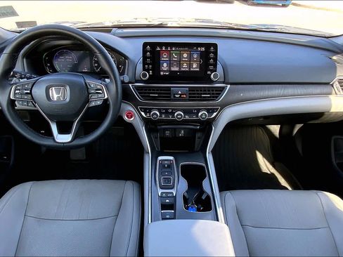 Used 2019 Honda Accord Touring image 16