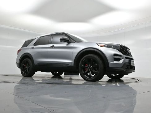 Certified 2022 Ford Explorer ST w/ Equipment Group 401A image 4