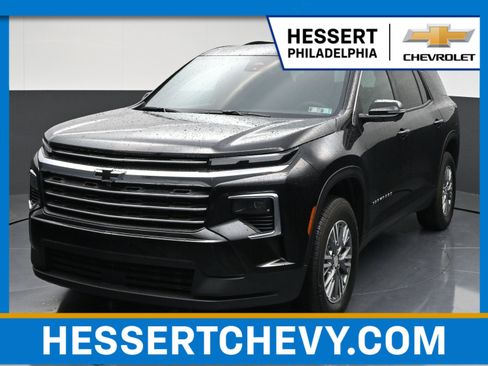 New 2026 Chevrolet Traverse LT w/ Driver Confidence Package AWD/4WD image 1
