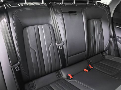 Used 2022 Audi e-tron Premium Plus w/ Premium Plus Package image 42