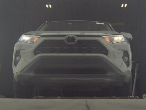 Used 2021 Toyota RAV4 XLE w/ Convenience Package FWD image 3