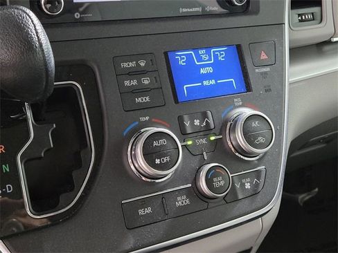 Used 2019 Toyota Sienna LE image 32