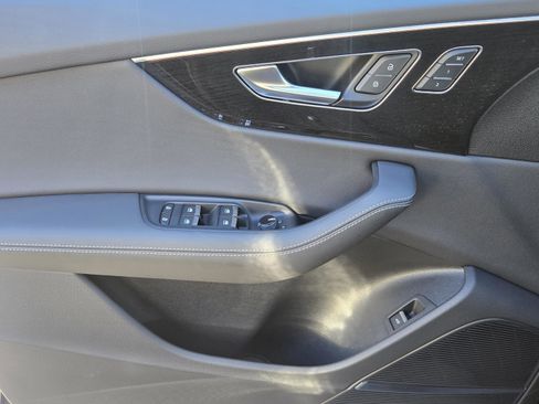 Used 2025 Audi Q8 Prestige w/ Prestige Package image 31