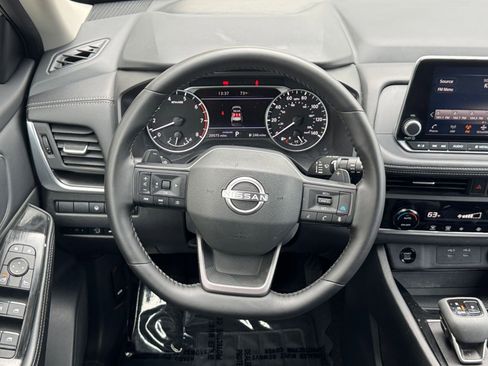 Used 2025 Nissan Rogue SV image 29