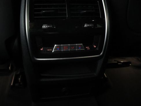 Used 2022 BMW X5 xDrive40i AWD/4WD image 55