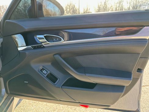 Used 2013 Porsche Panamera GTS image 17