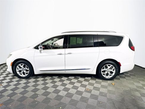 Used 2020 Chrysler Pacifica Limited image 4